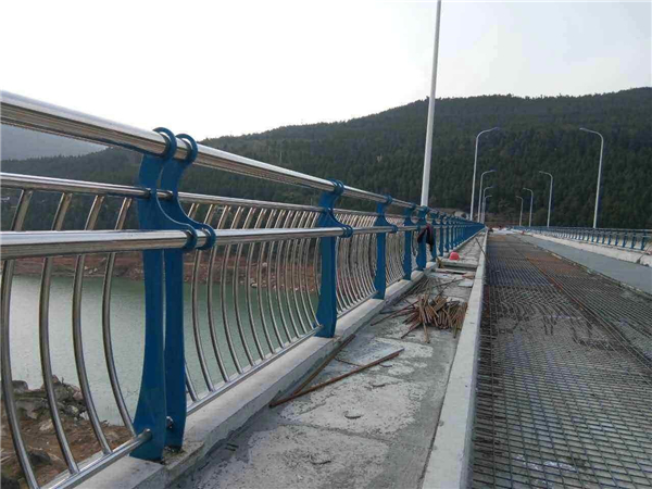 巴南不锈钢桥梁护栏的特点及其在桥梁安全中的重要作用