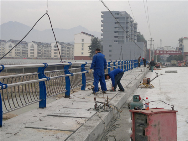巴南不锈钢复合管护栏常见问题及解决方案
